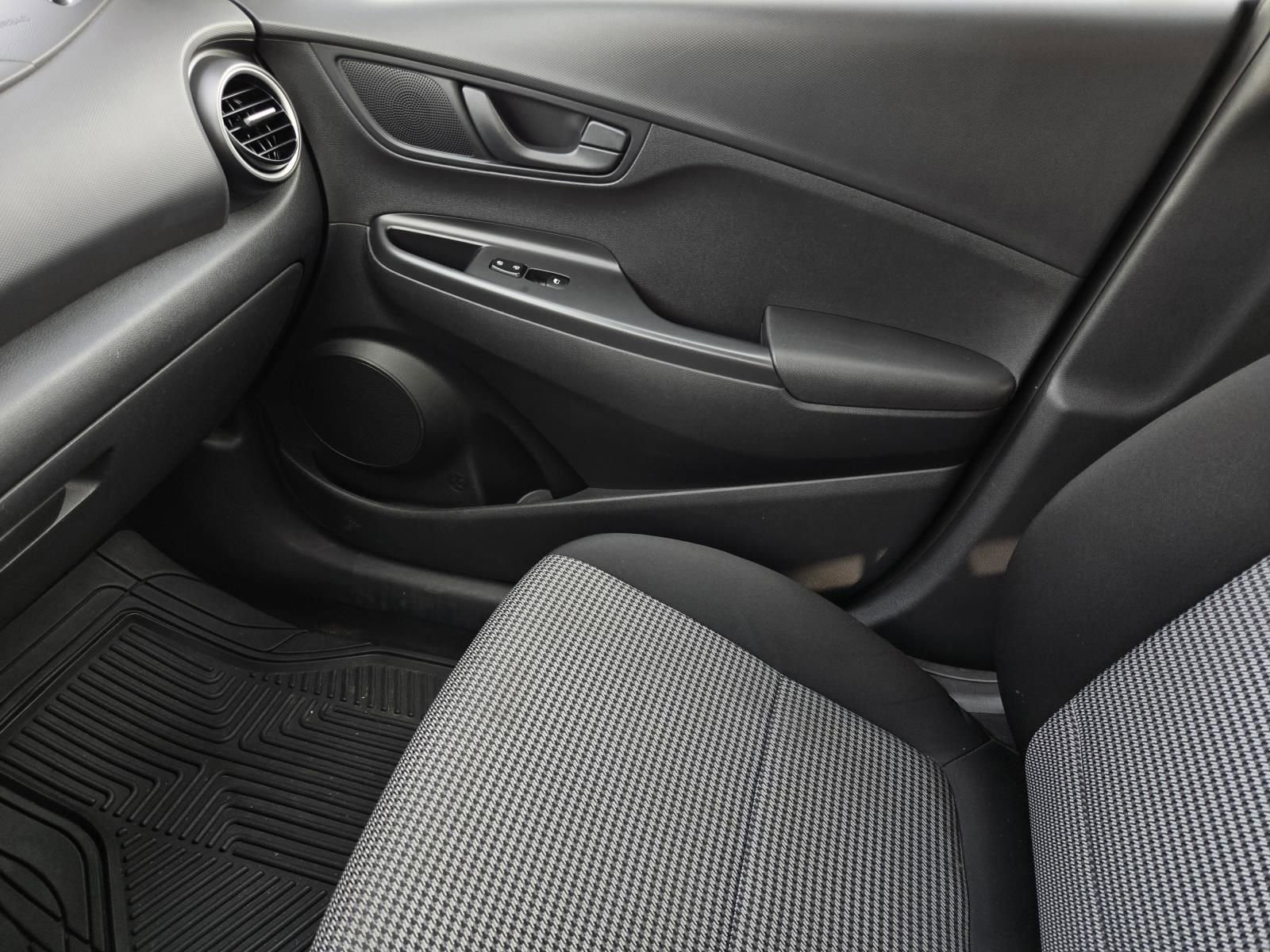 Used 2019 Hyundai Kona SE FWD image 29