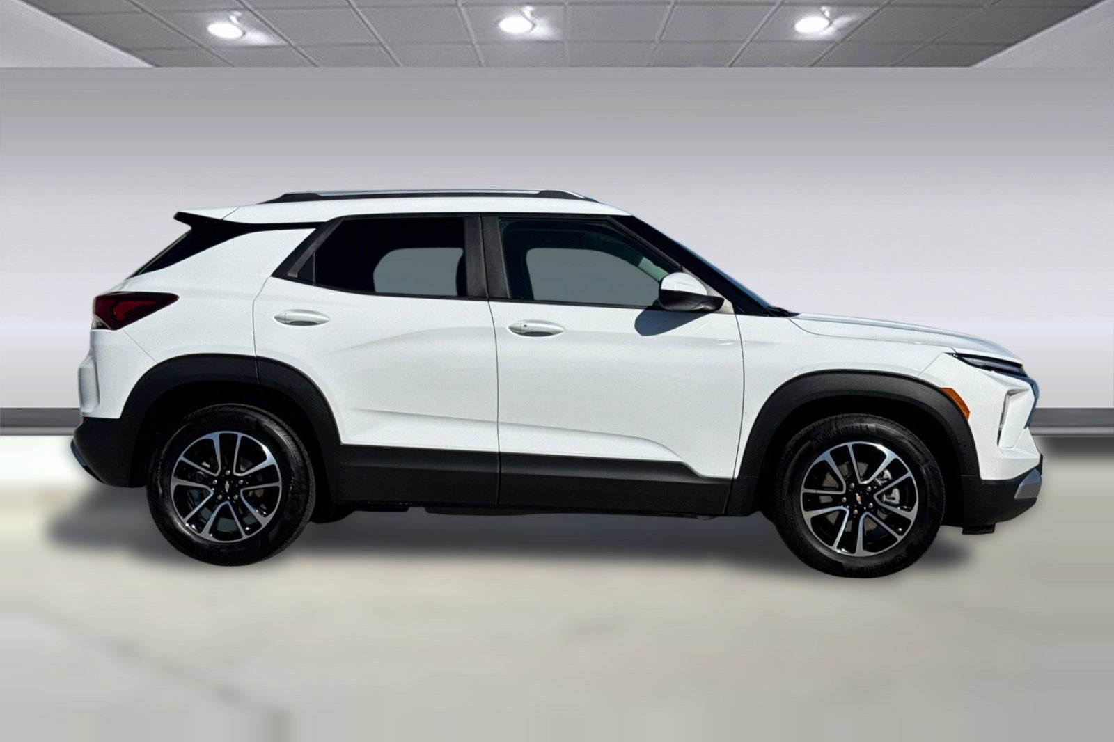 Used 2025 Chevrolet TrailBlazer LT image 2