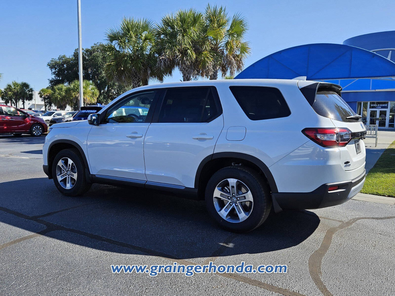 New 2025 Honda Pilot EX-L image 3