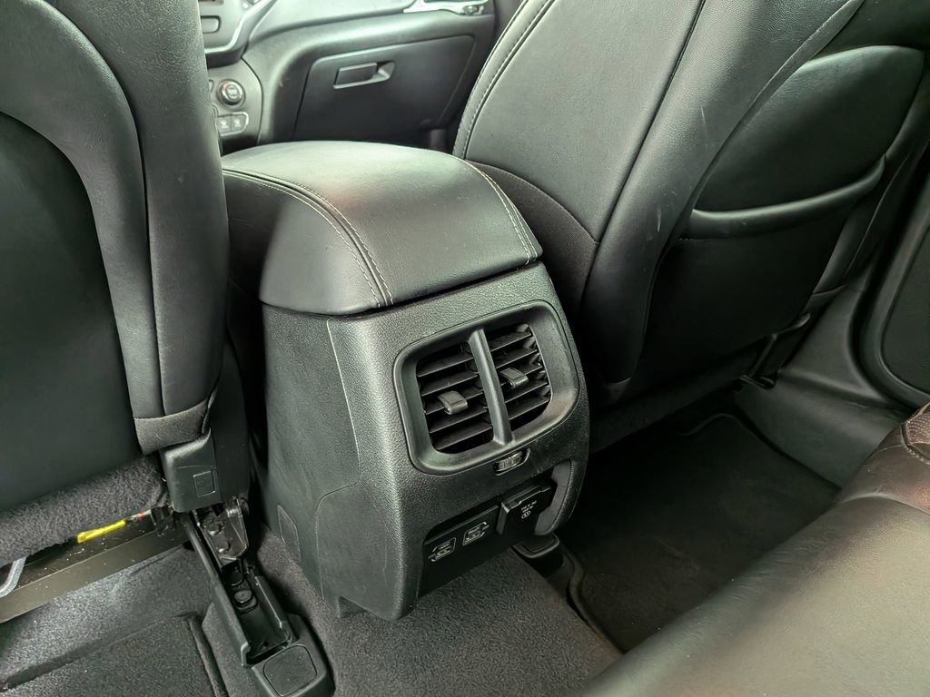 Certified 2023 Jeep Cherokee Altitude Lux image 38