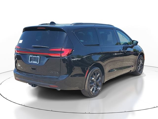 New 2026 Chrysler Pacifica Limited w/ S Appearance Package AWD/4WD image 4