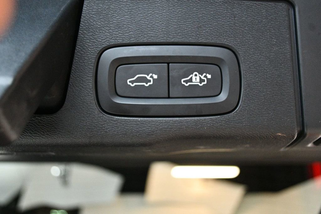 Used 2022 Volvo XC60 B5 Momentum w/ Protection Package Premier image 69