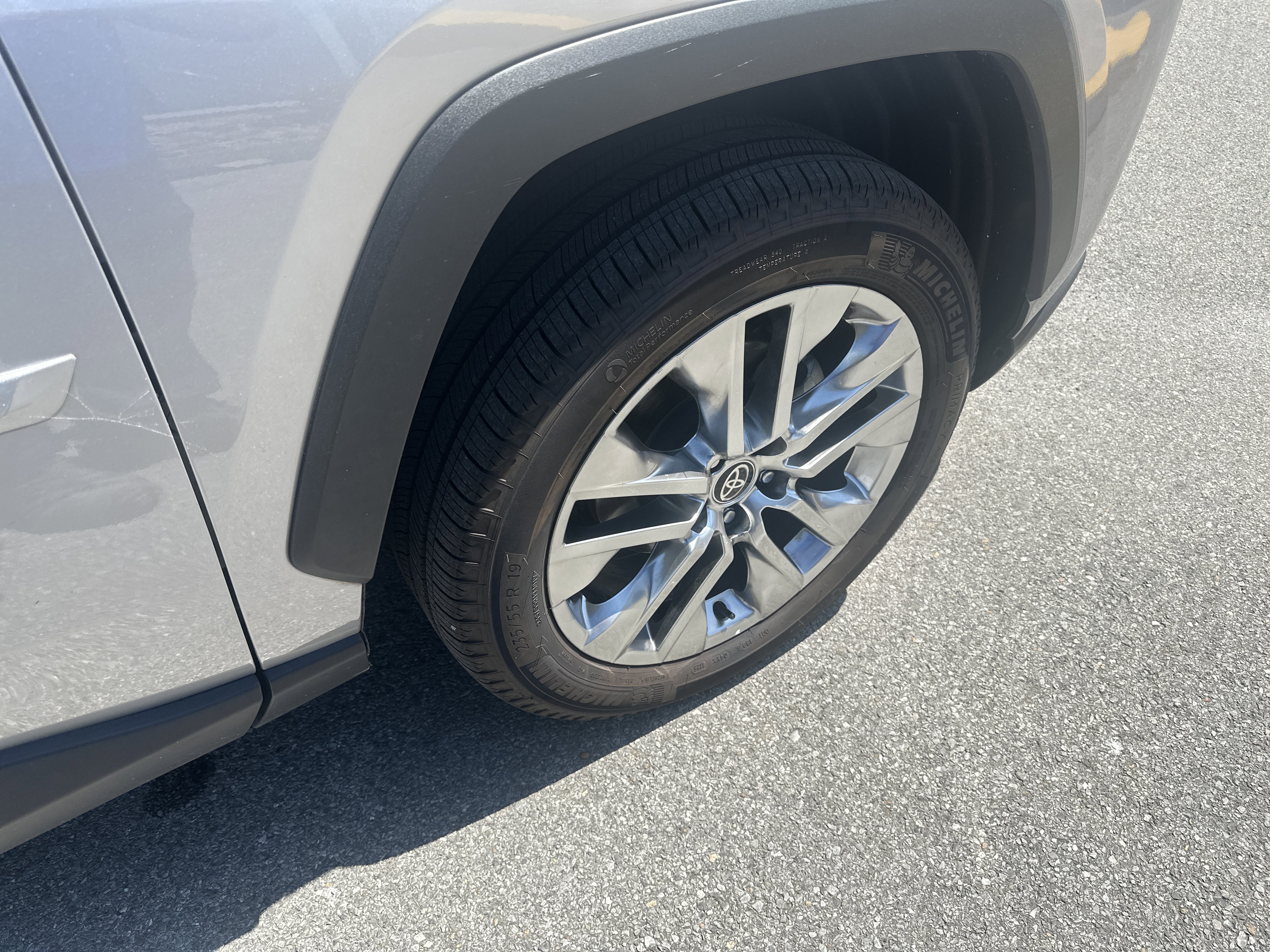 Used 2021 Toyota RAV4 XLE Premium image 31