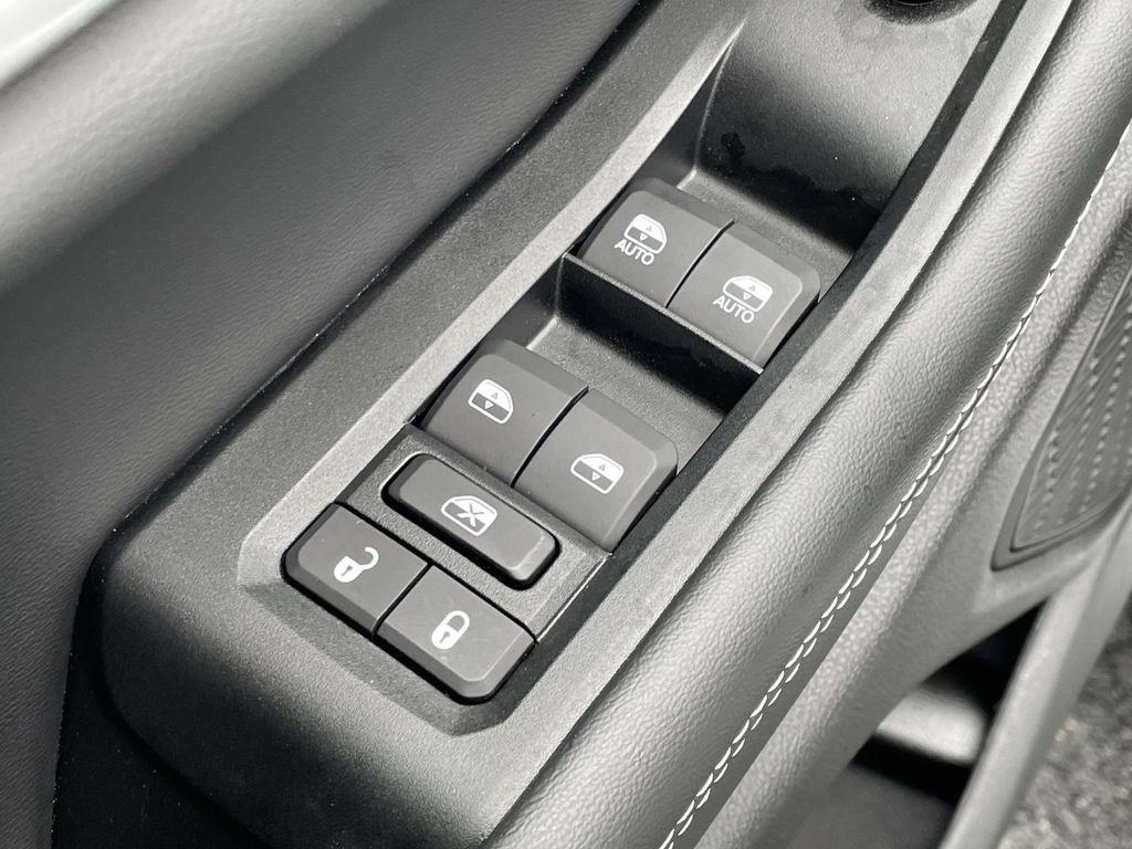 Certified 2026 Jeep Grand Cherokee Altitude RWD image 25