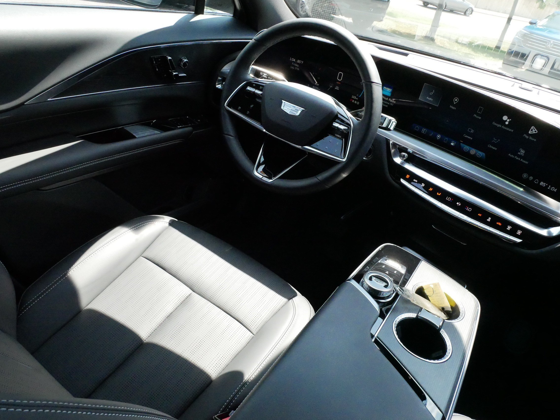 Used 2024 Cadillac Lyriq Luxury AWD/4WD image 9