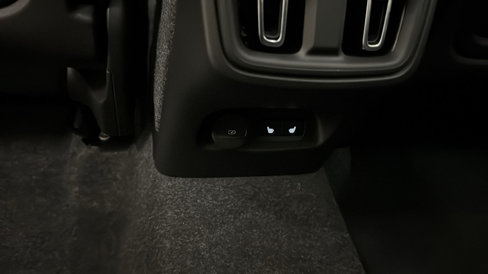 New 2026 Volvo XC40 B5 Ultra w/ Protection Package Premier AWD/4WD image 28