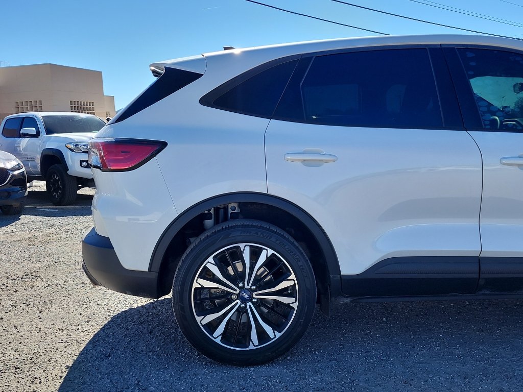 Used 2021 Ford Escape SE w/ SE Sport Appearance Package image 5