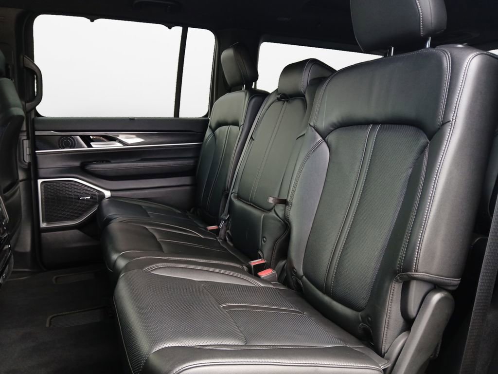 Used 2023 Jeep Wagoneer 4WD w/ Premium Group I image 22
