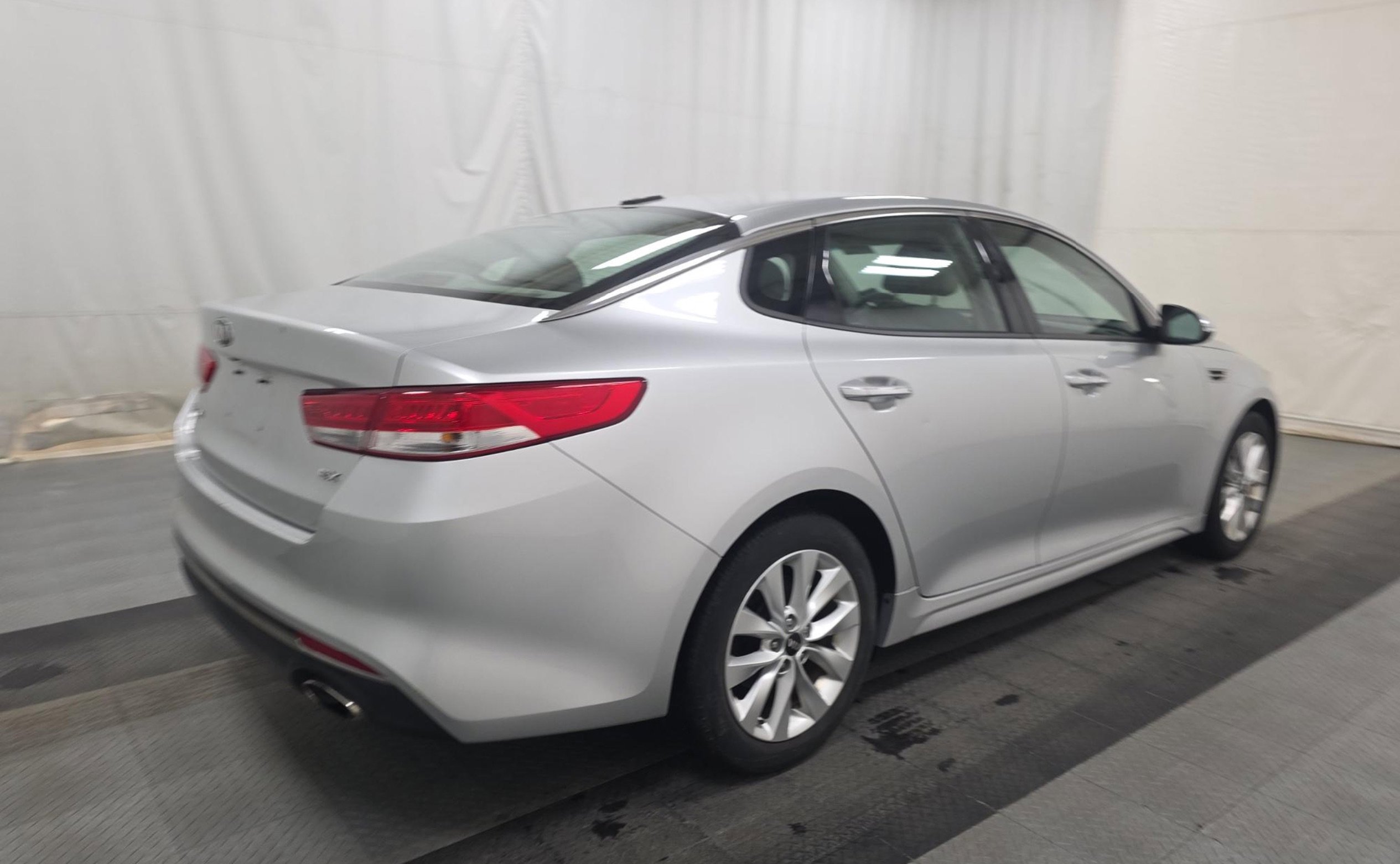 Used 2016 Kia Optima EX image 3