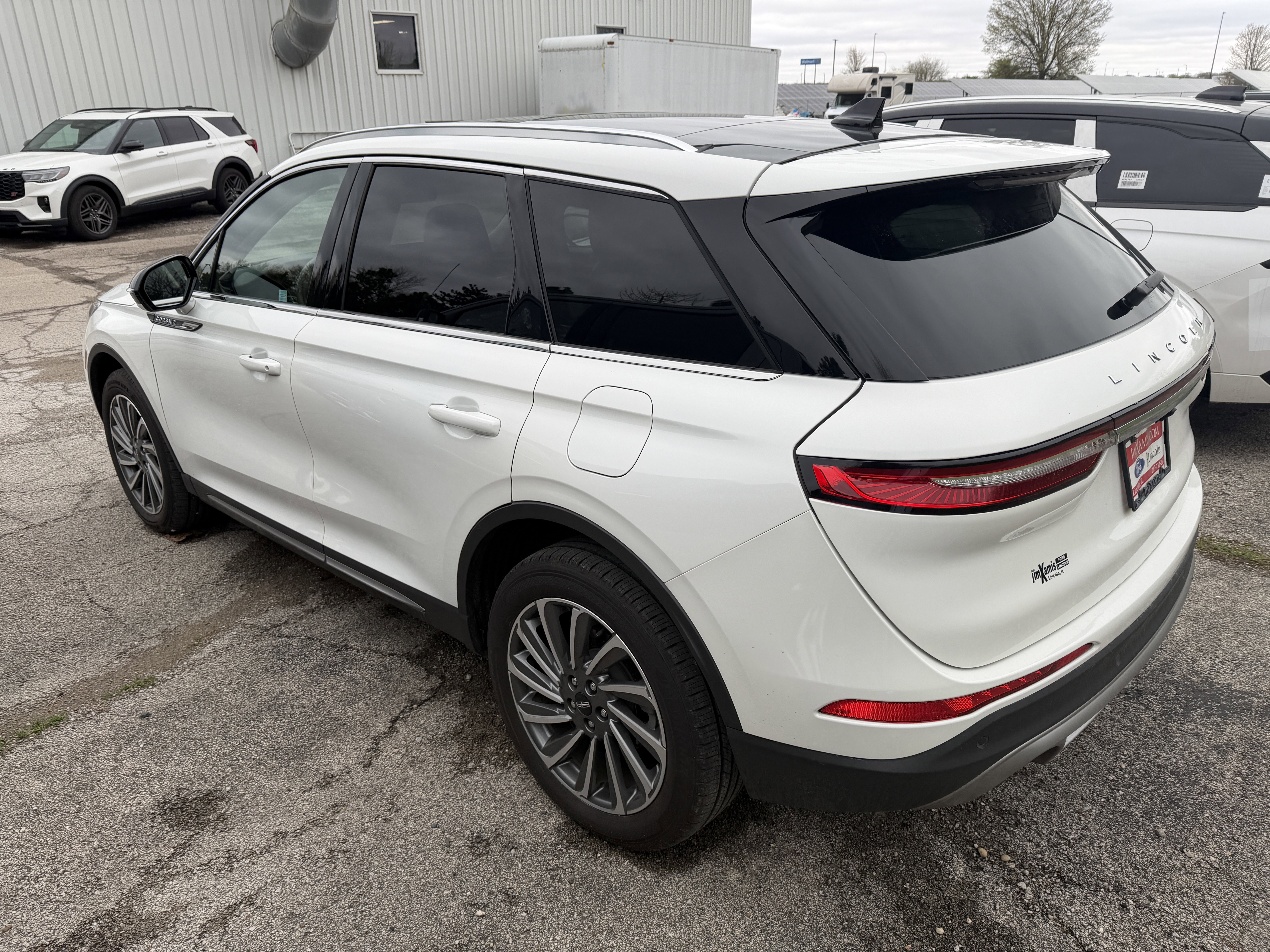 Used 2023 Lincoln Corsair Reserve image 11