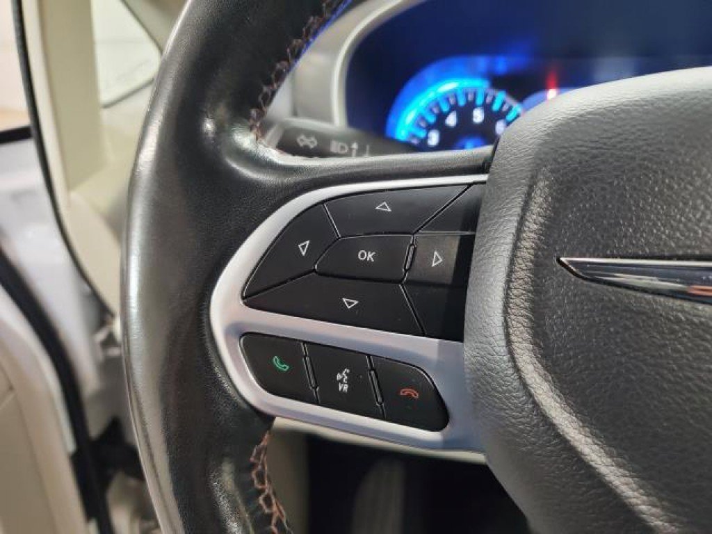 Used 2020 Chrysler Pacifica Touring-L Plus image 21