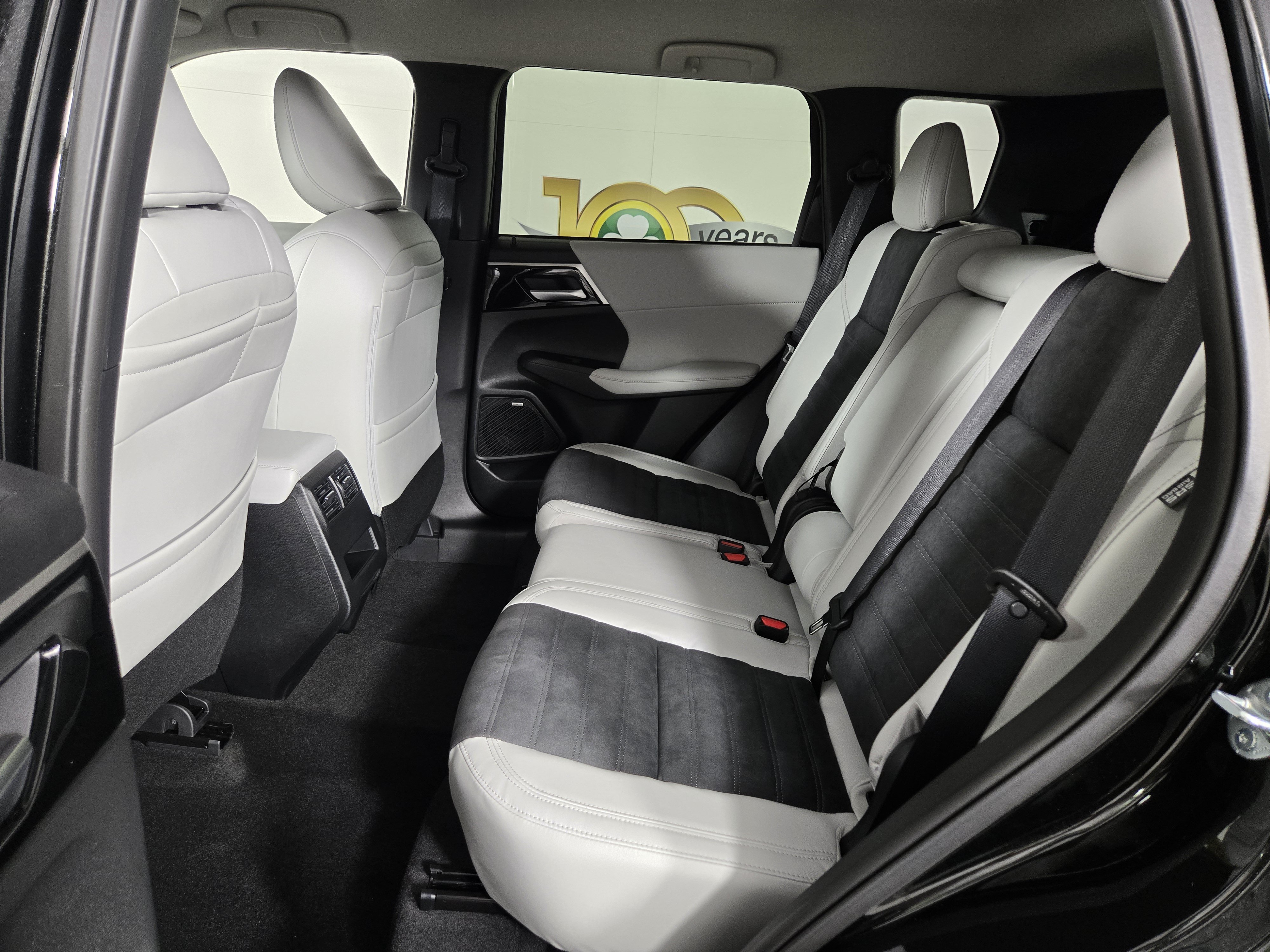 New 2026 Mitsubishi Outlander SE FWD image 11