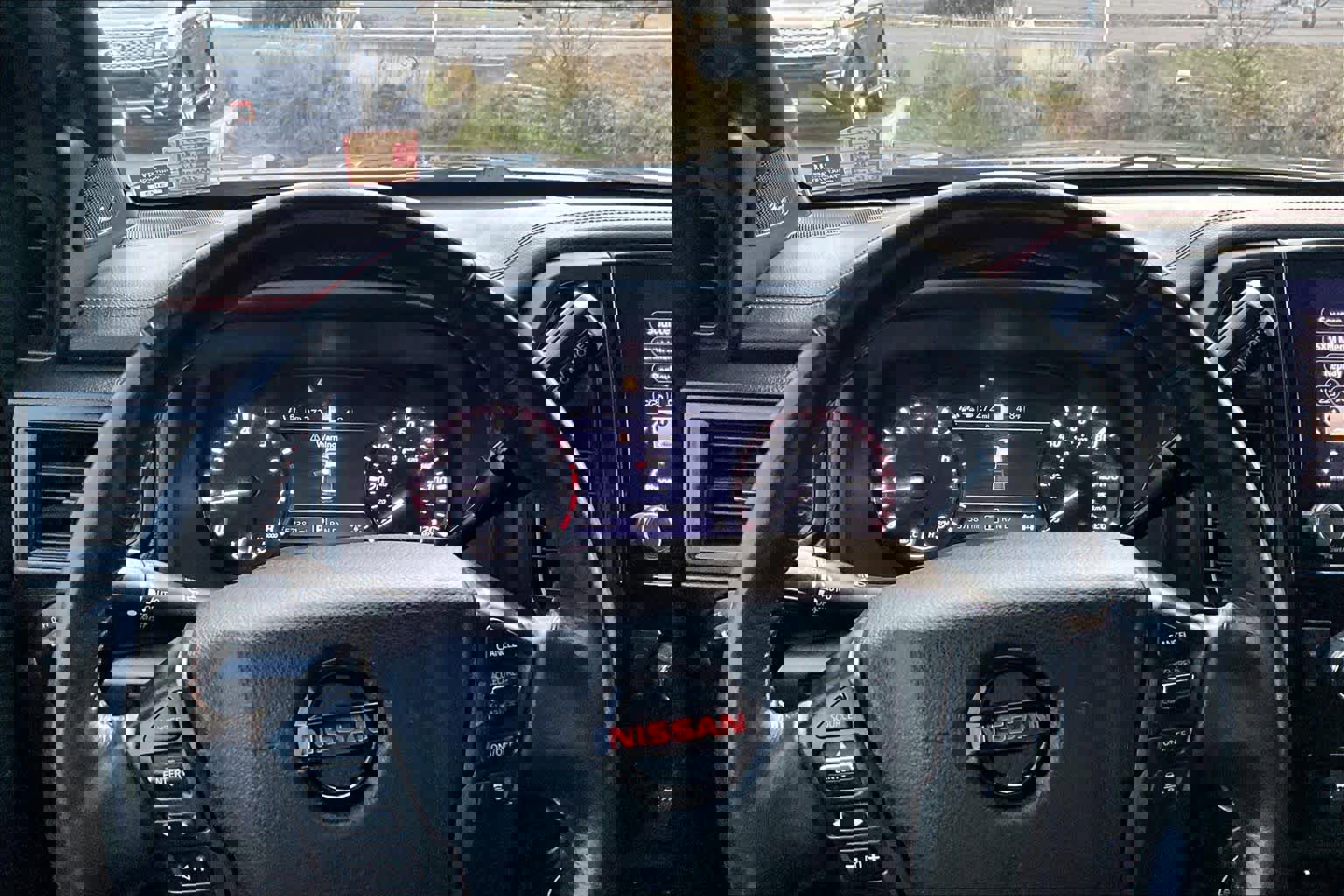 Used 2021 Nissan Titan PRO-4X w/ Pro-4x Convenience Package image 18