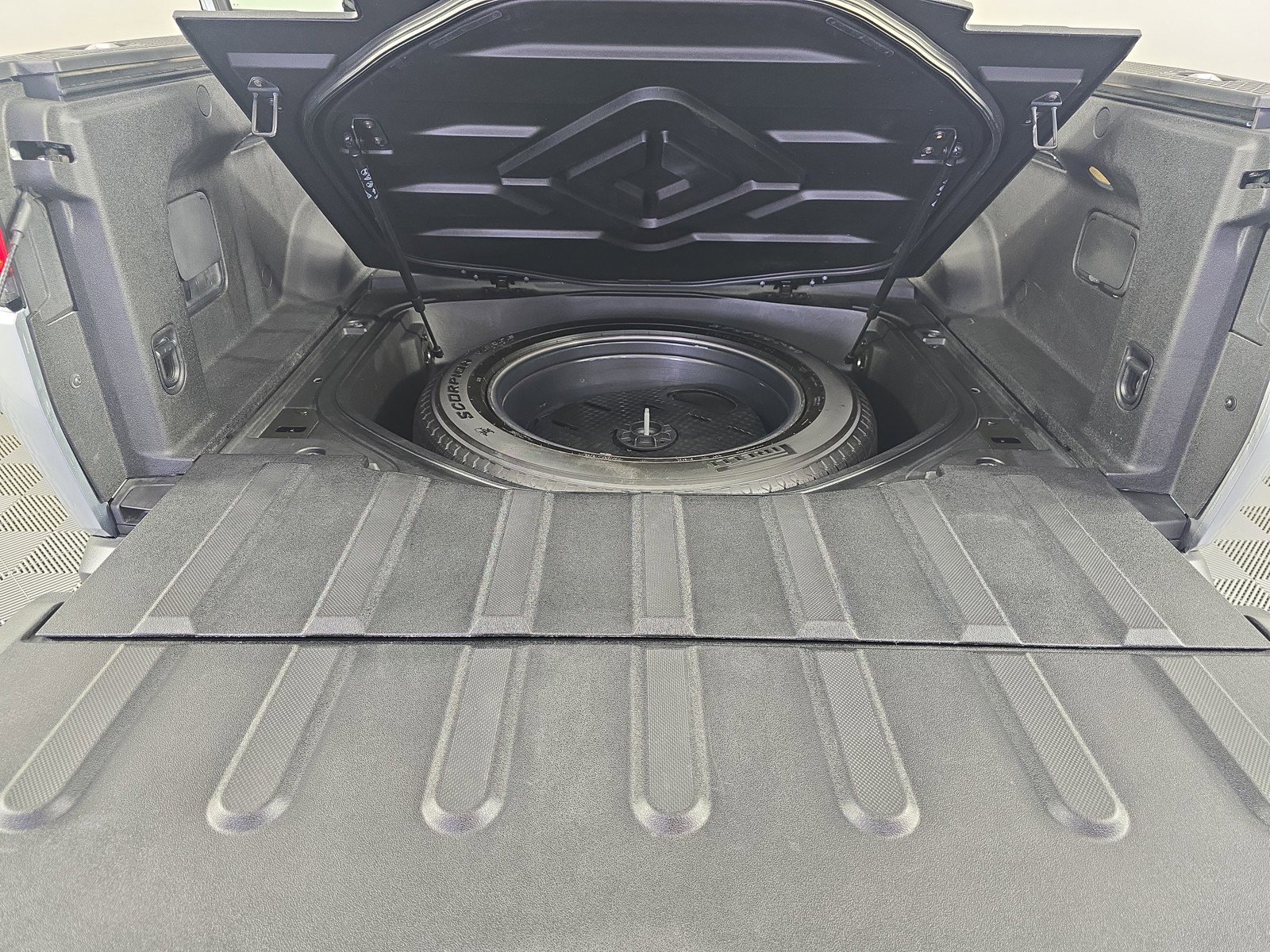 Used 2022 Rivian R1T Adventure AWD/4WD image 15