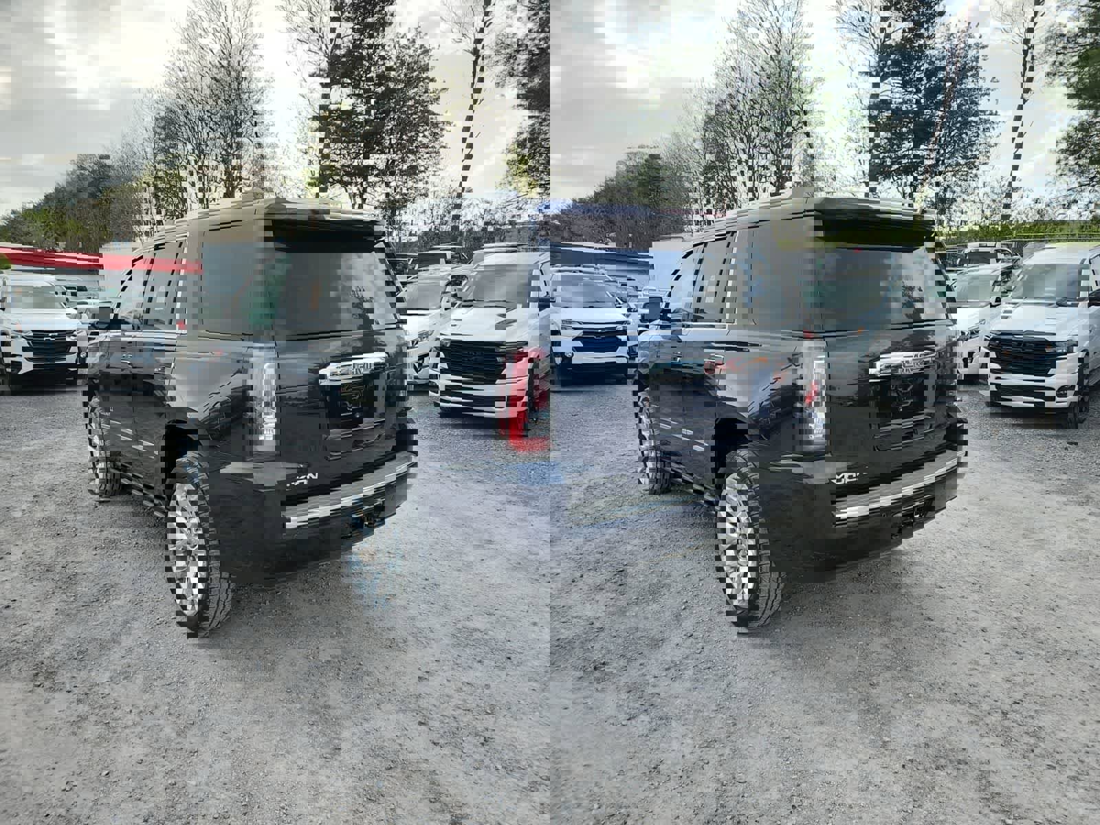 Used 2017 GMC Yukon Denali w/ Open Road Package image 3