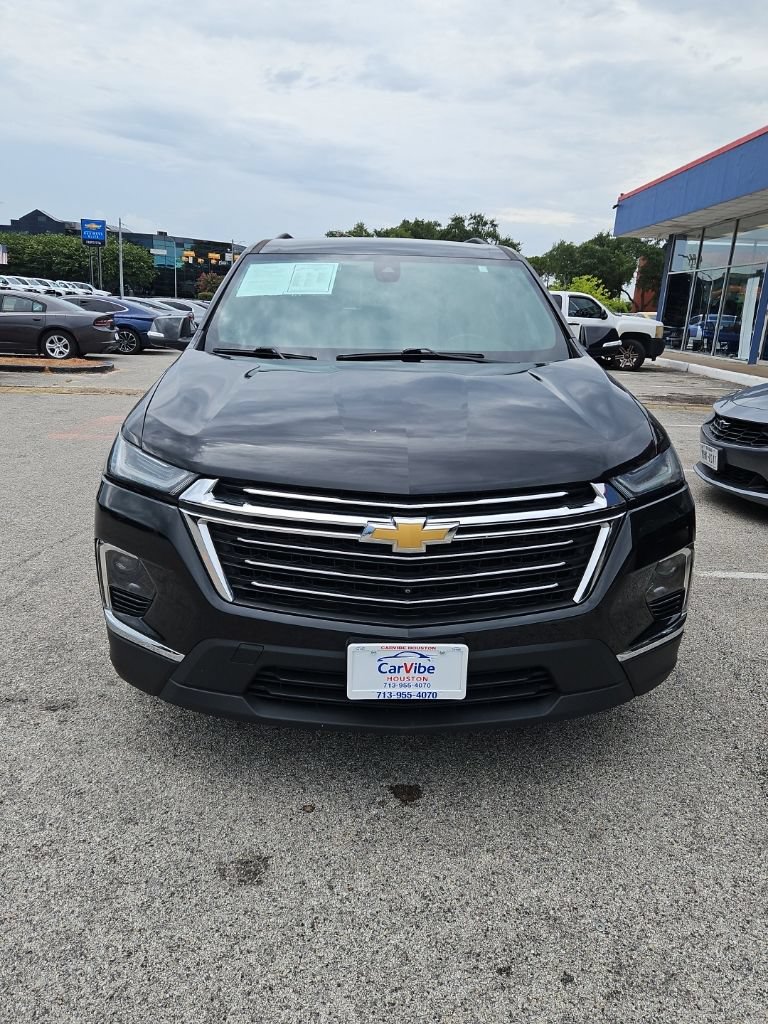 Used 2023 Chevrolet Traverse LT FWD image 2