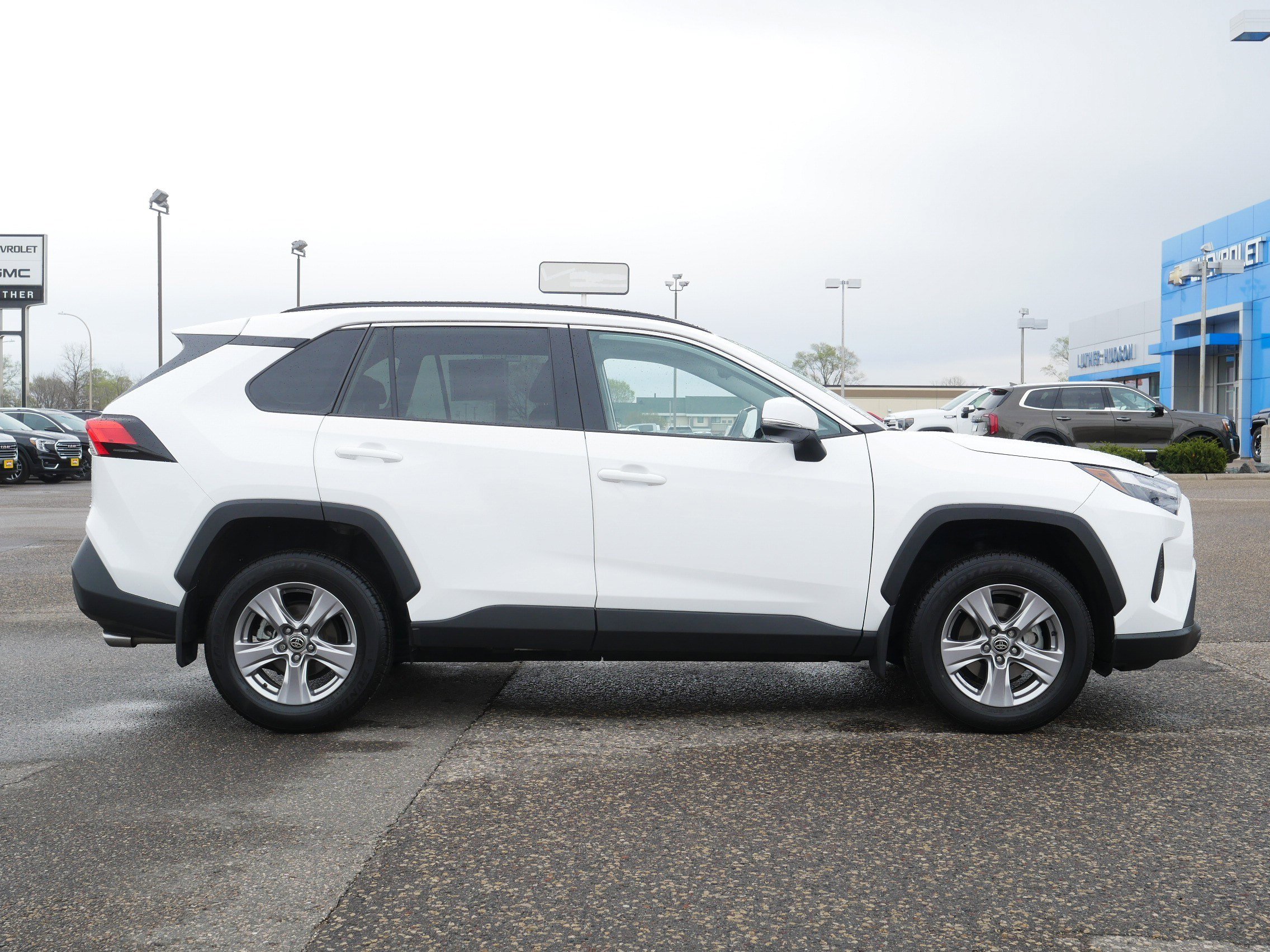 Used 2022 Toyota RAV4 XLE w/ Convenience Package AWD/4WD image 8