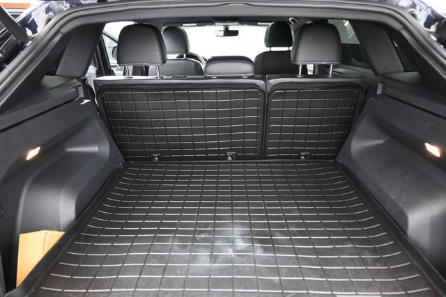 Used 2022 Volkswagen Atlas Cross Sport SE w/ Panoramic Sunroof Package FWD image 23