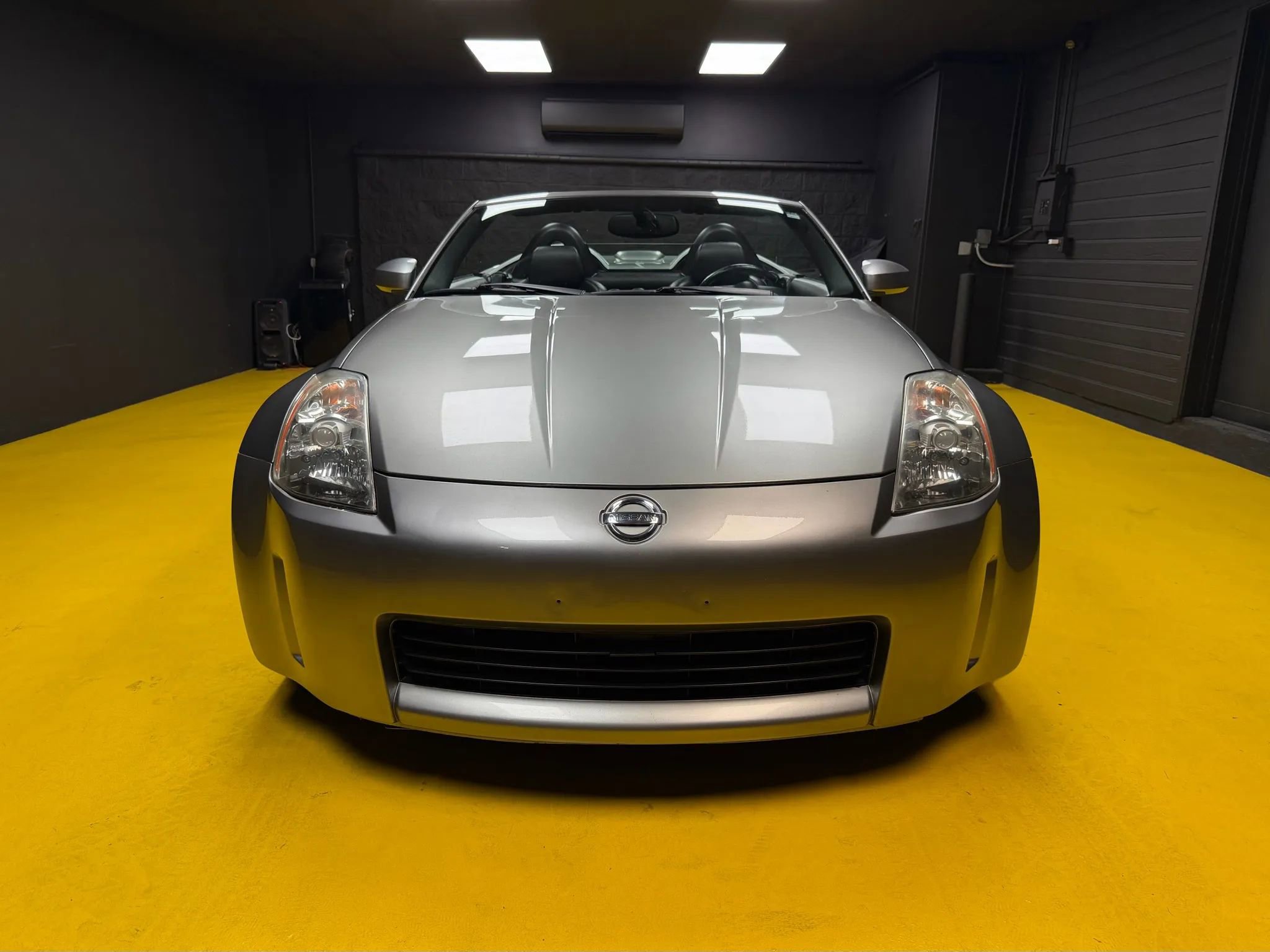 Used 2004 Nissan 350Z Touring image 2