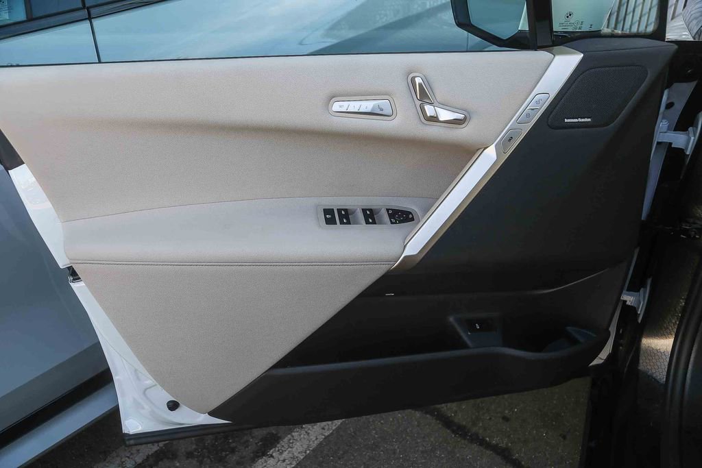 Certified 2025 BMW iX xDrive50 AWD/4WD image 18