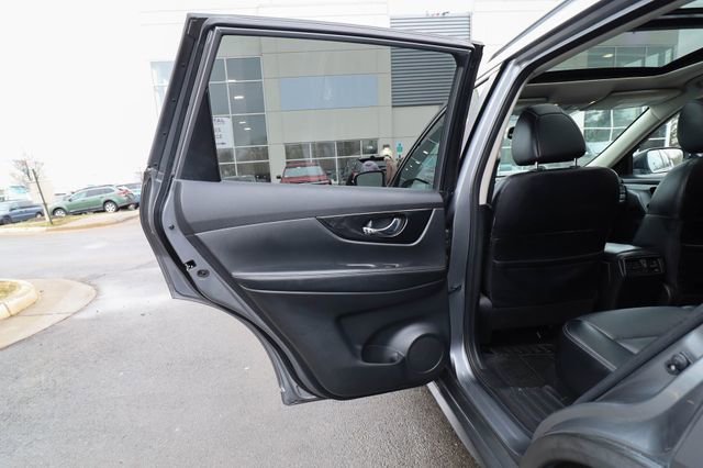 Used 2018 Nissan Rogue SL w/ Premium Package image 46