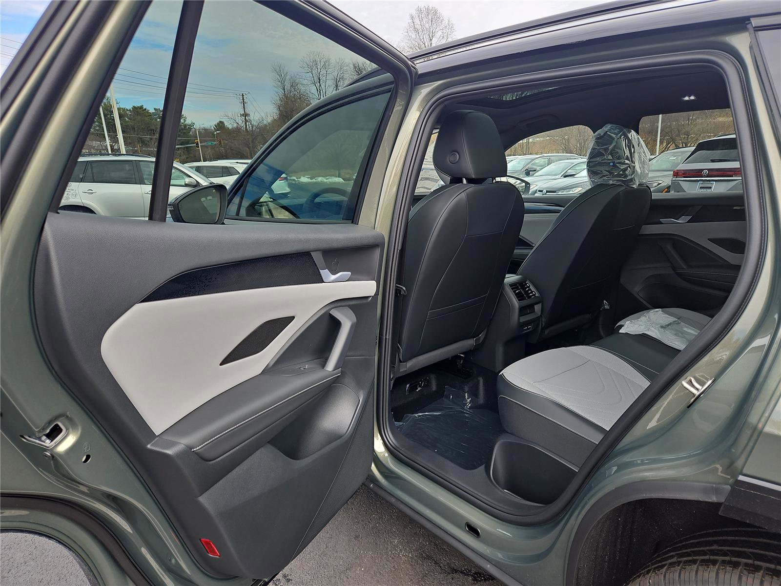 New 2026 Volkswagen Tiguan SE R-Line image 23