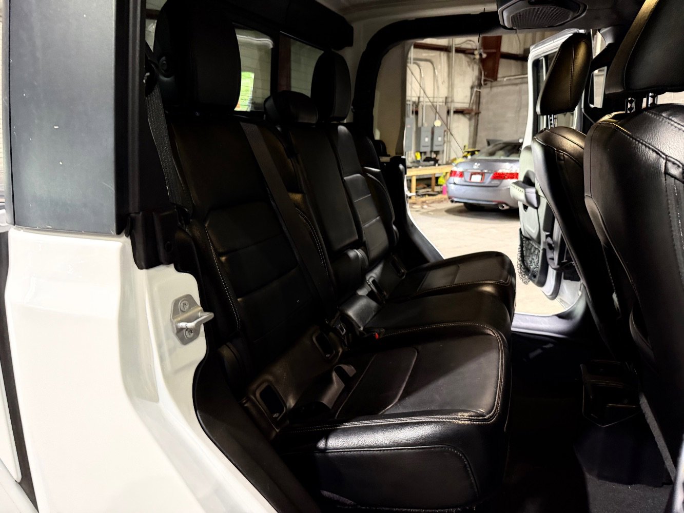 Used 2020 Jeep Gladiator Overland AWD/4WD image 23