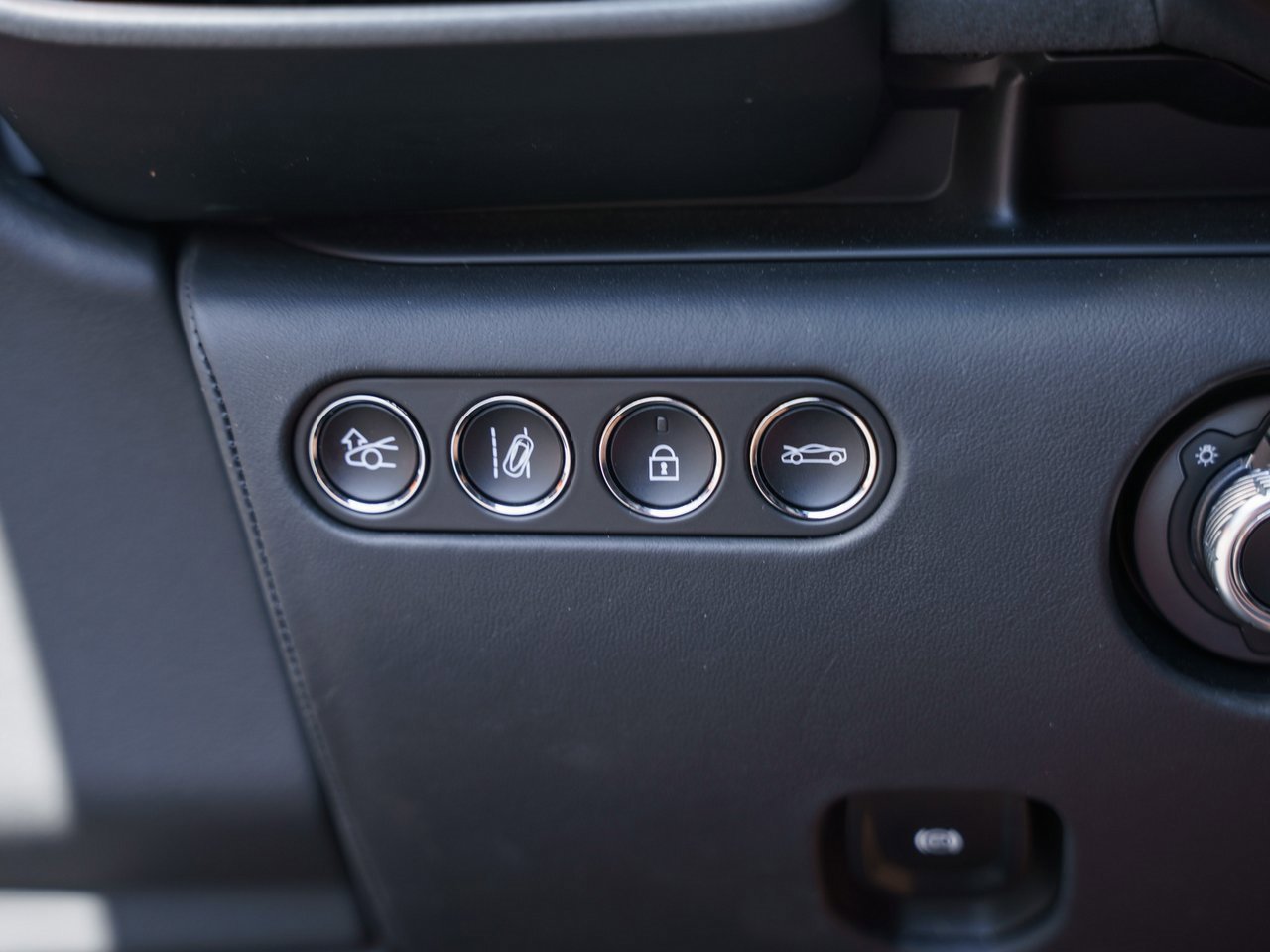 Used 2025 McLaren Artura image 16