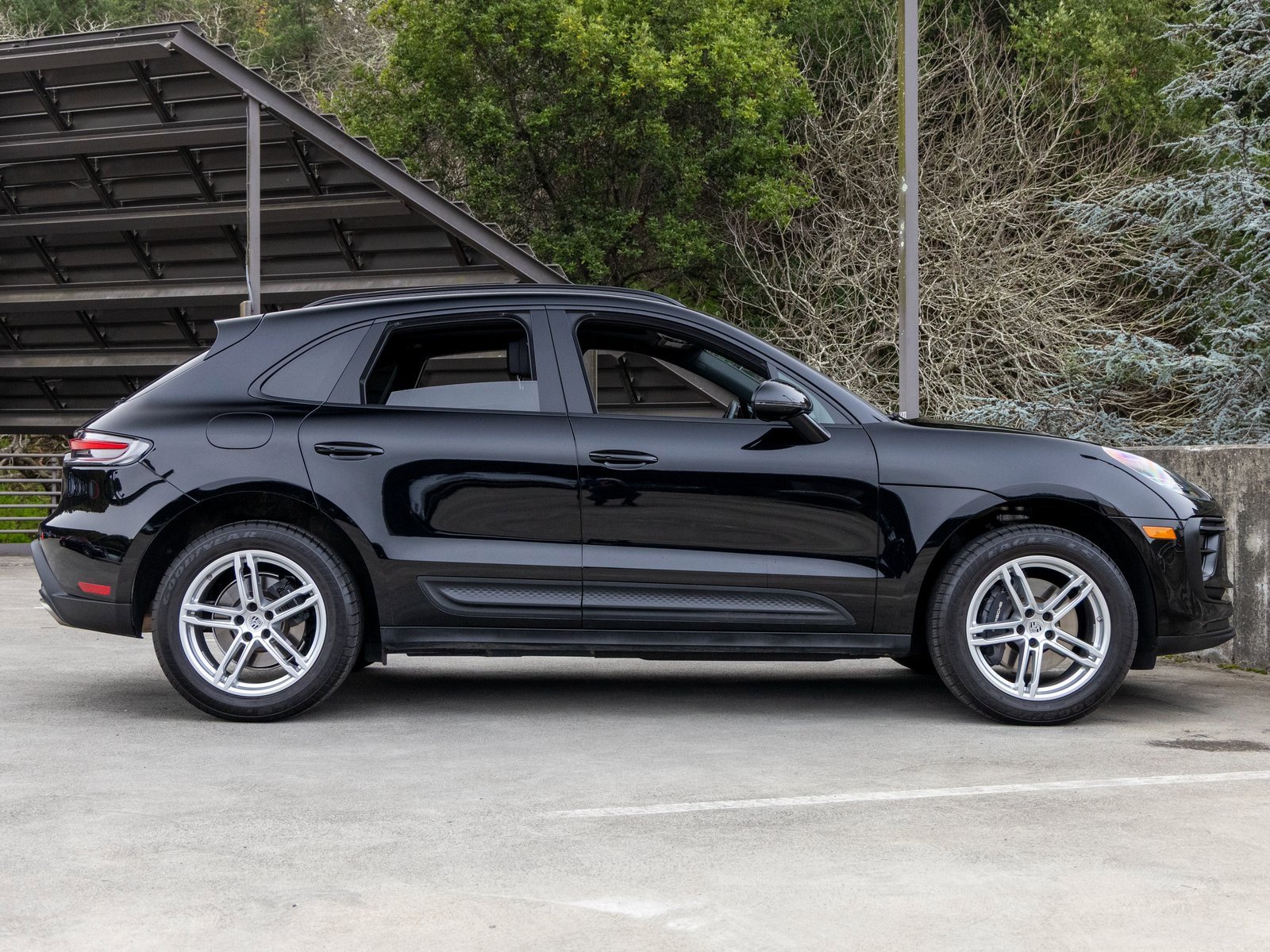 Certified 2025 Porsche Macan image 12