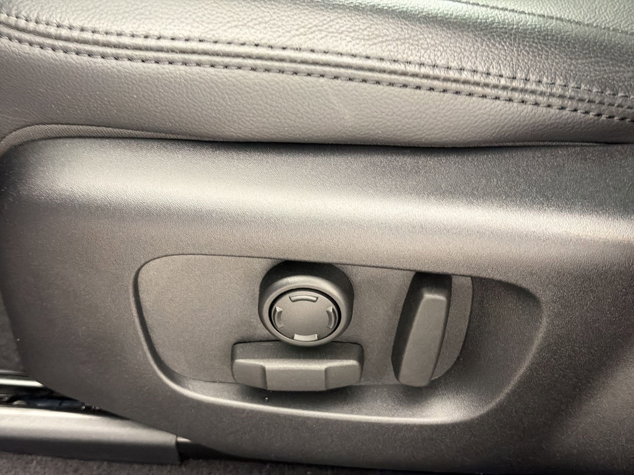 Certified 2025 Land Rover Range Rover Velar Dynamic SE AWD/4WD image 13