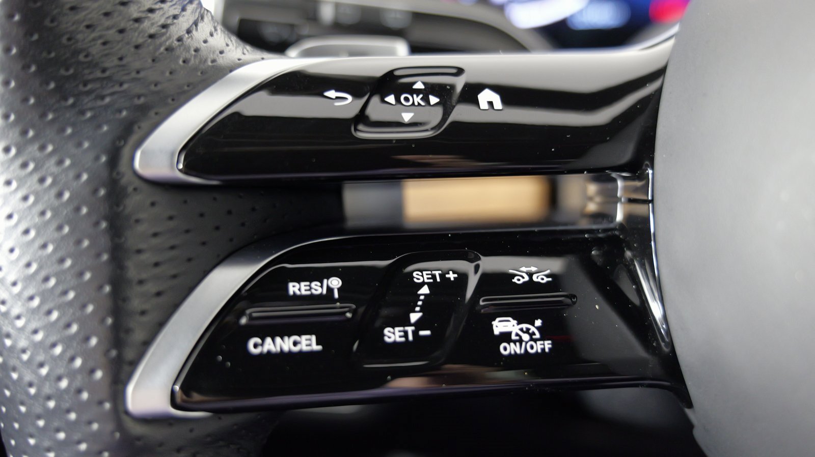 Used 2024 Mercedes-Benz GLS 450 4MATIC w/ AMG Line Exterior image 49