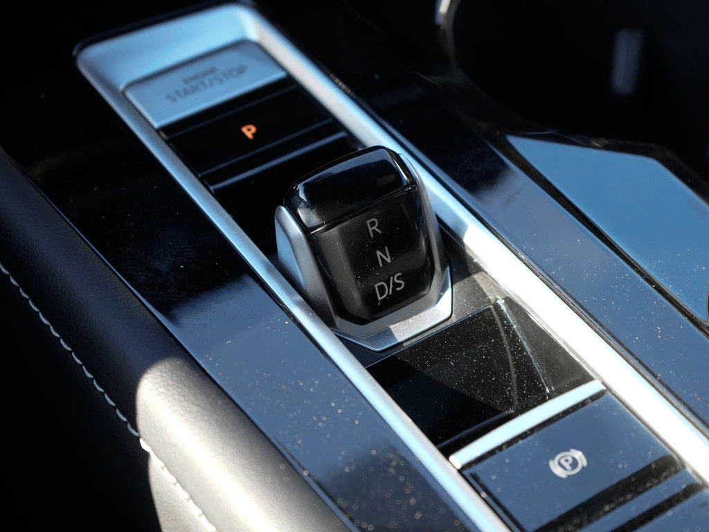 Used 2025 Volkswagen Atlas Cross Sport SE w/ Panoramic Sunroof Package image 25