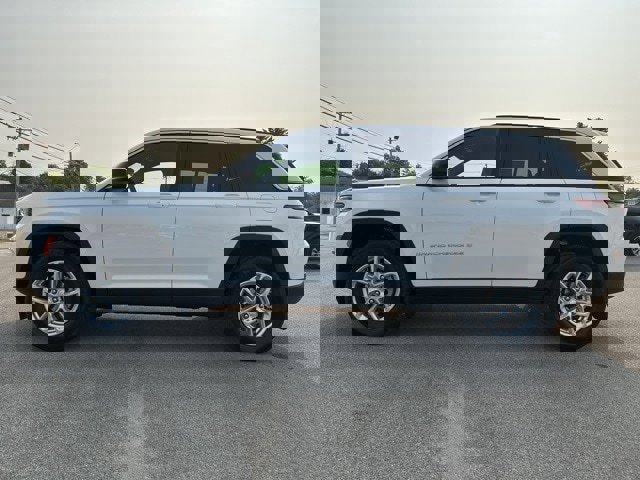 New 2025 Jeep Grand Cherokee Laredo X image 11