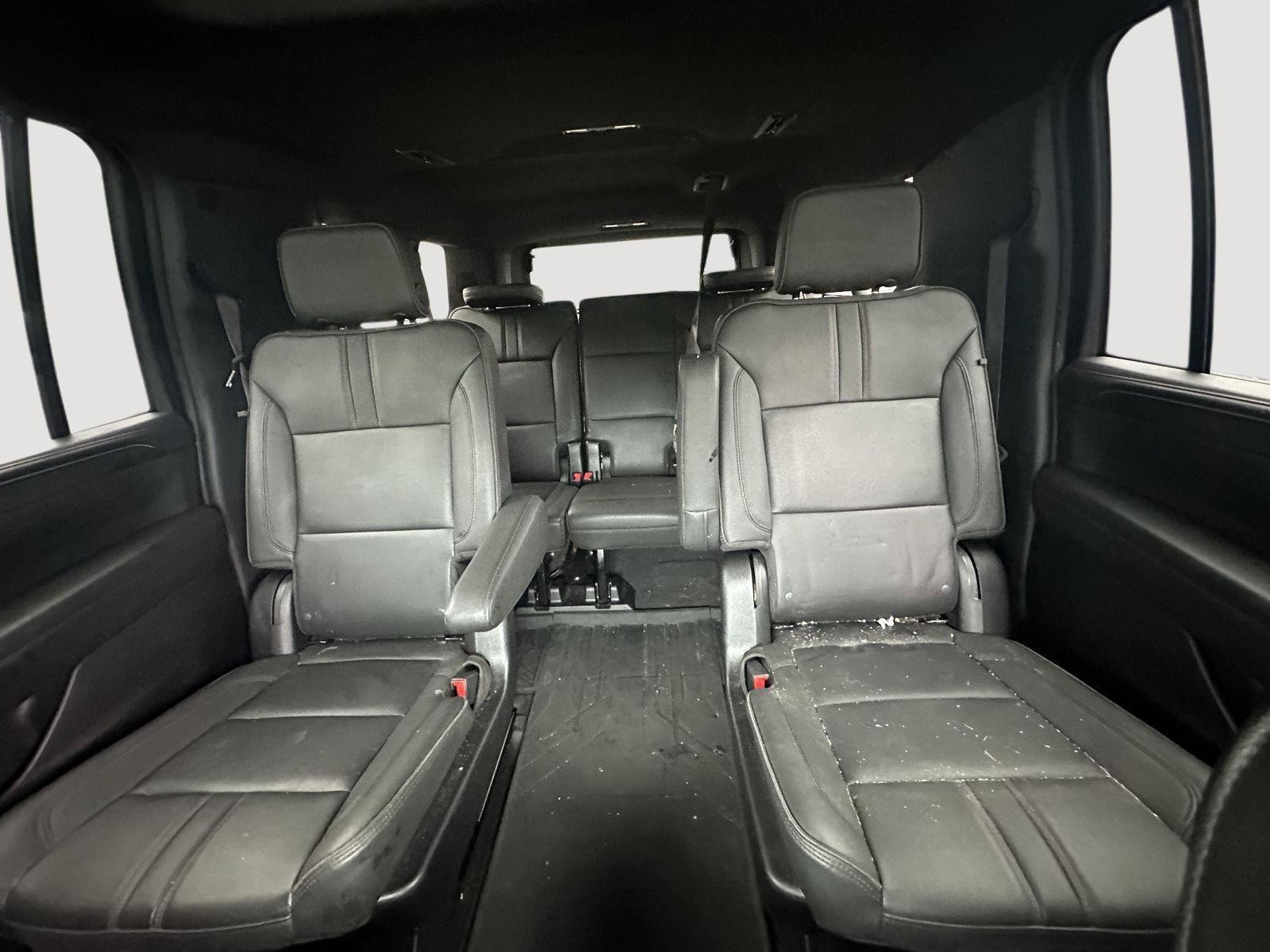 Used 2022 Chevrolet Suburban RST w/ Luxury Package AWD/4WD image 12