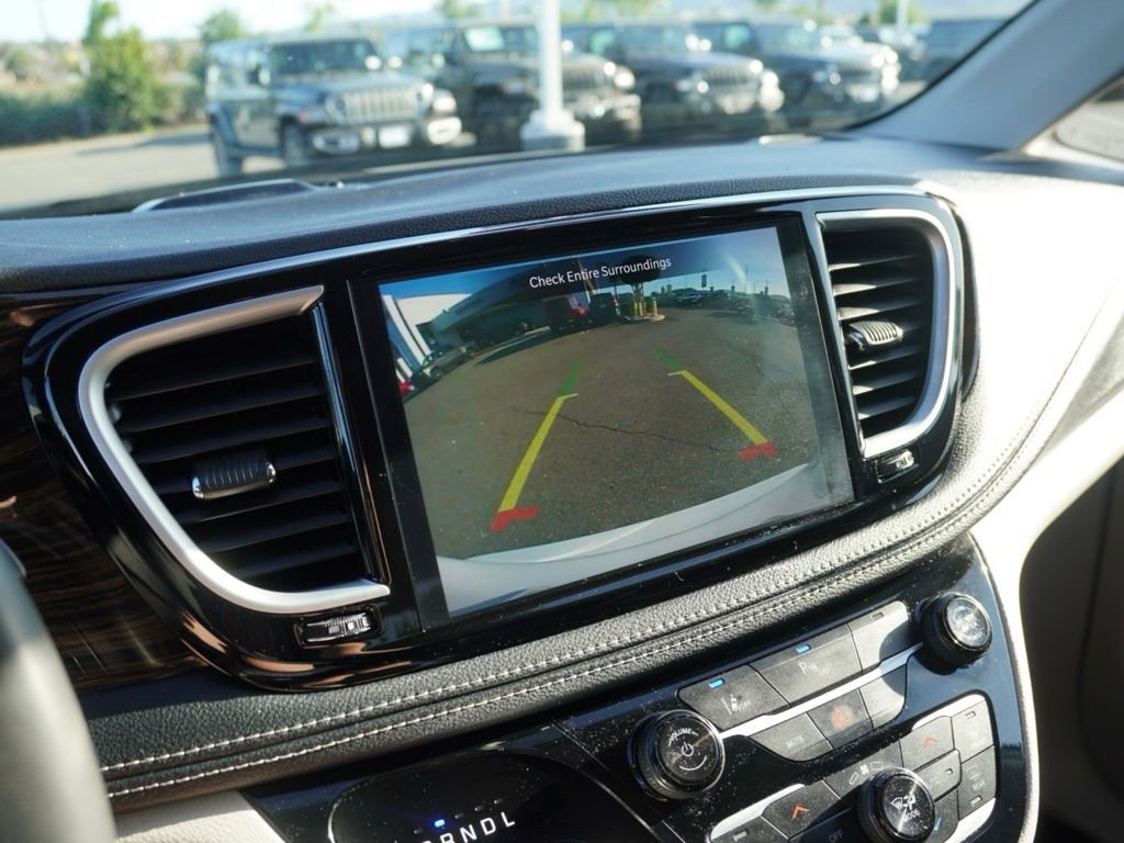 Certified 2023 Chrysler Pacifica Limited image 15