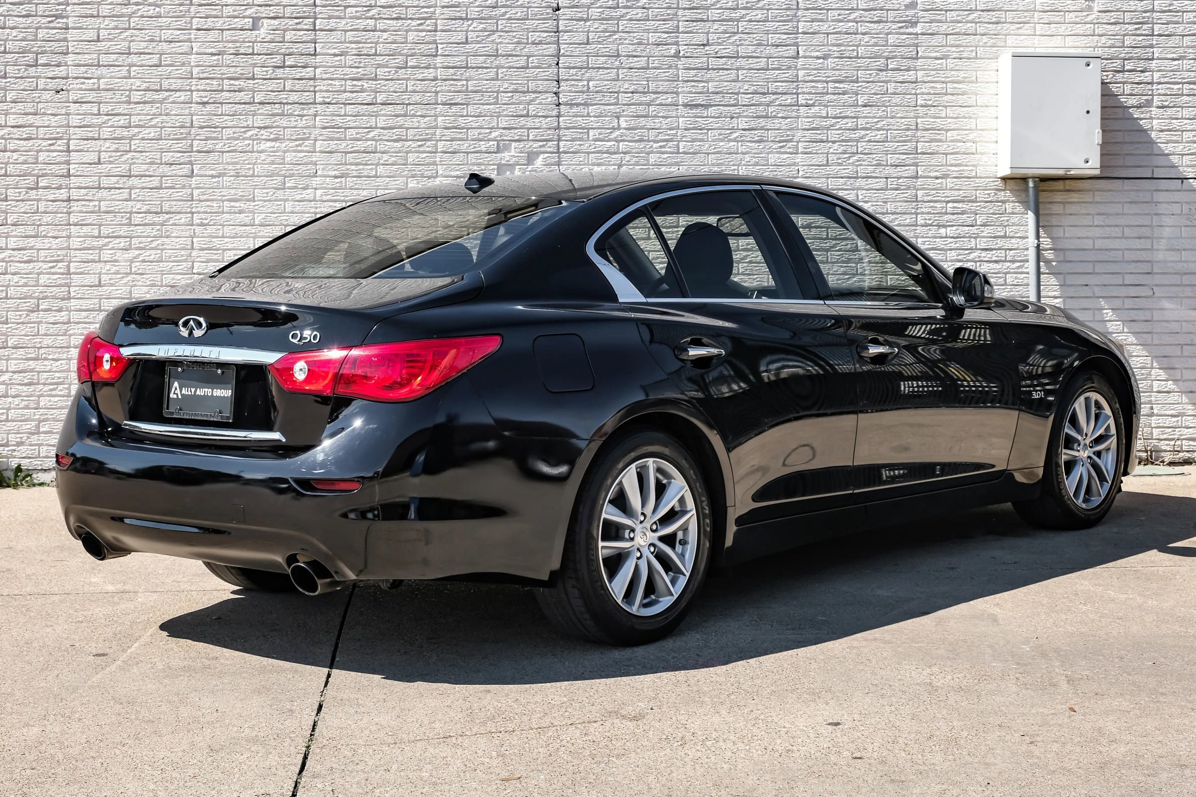 Used 2017 INFINITI Q50 3.0t Premium image 7