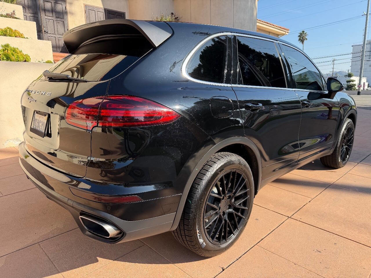 Used 2018 Porsche Cayenne Platinum Edition image 3