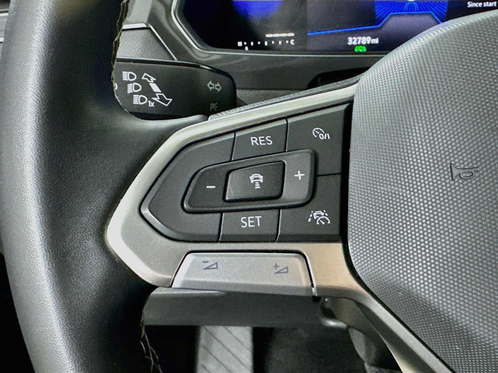 Used 2023 Volkswagen Tiguan SE w/ Panoramic Sunroof Package AWD/4WD image 18