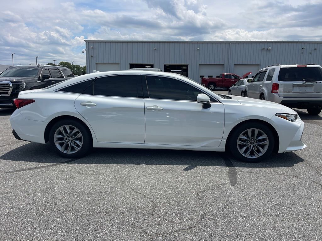 Used 2019 Toyota Avalon XLE w/ Moonroof Package FWD image 6