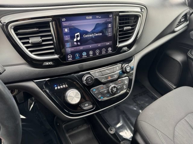 Used 2019 Chrysler Pacifica Touring Plus w/ S Appearance Package FWD image 10