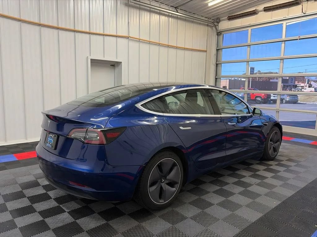 Used 2020 Tesla Model 3 Standard Range RWD image 3