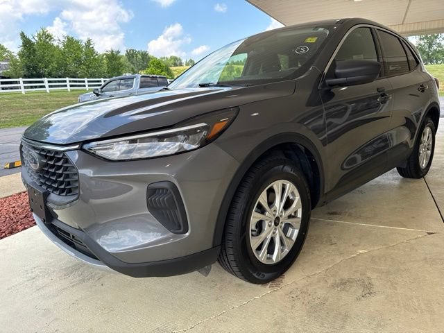 Used 2023 Ford Escape Active w/ Tech Pack #1 AWD/4WD image 7