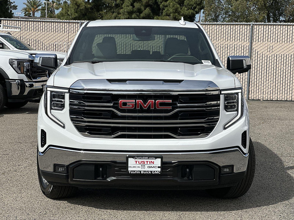 Used 2026 GMC Sierra 1500 SLT RWD image 2
