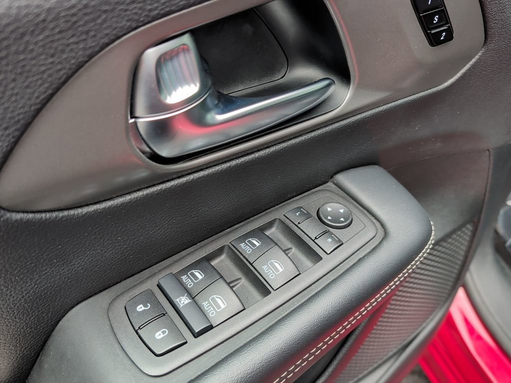 Used 2025 Chrysler Pacifica Select image 30