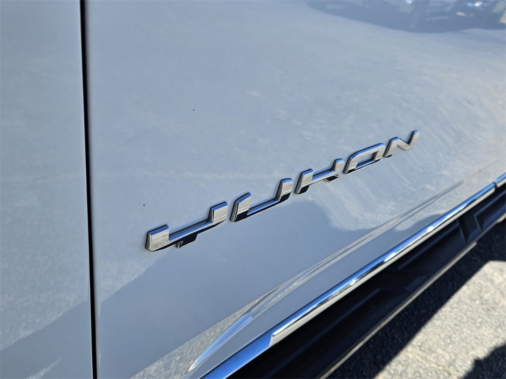 Used 2022 GMC Yukon SLT w/ SLT Premium Package image 18