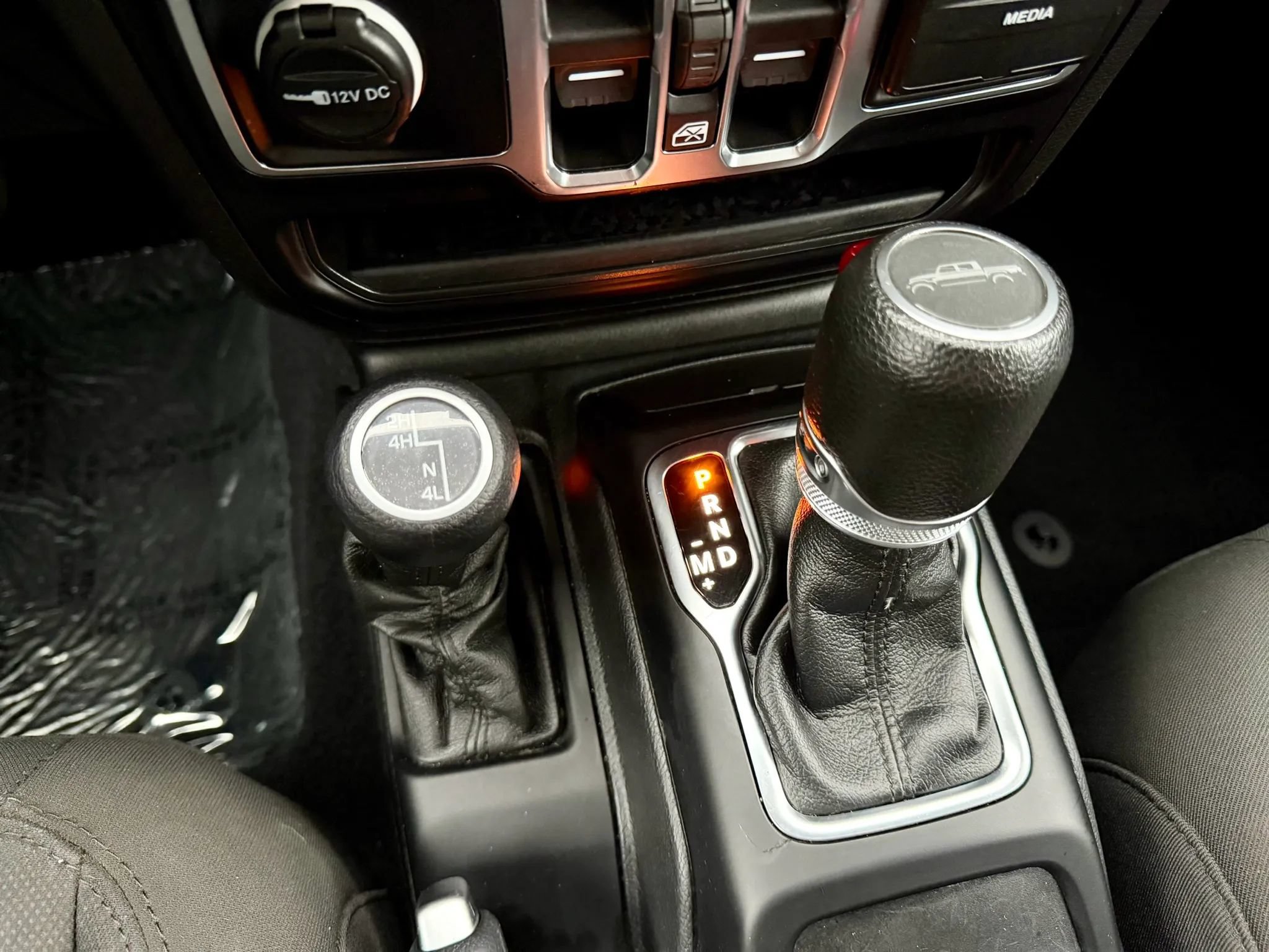 Used 2023 Jeep Gladiator Sport AWD/4WD image 19