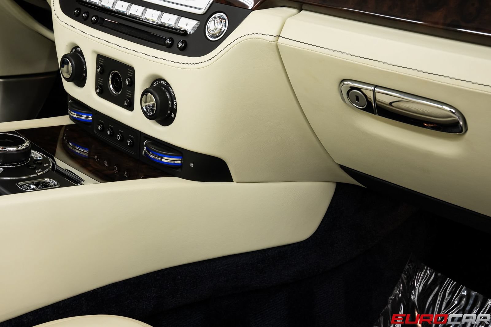 Used 2017 Rolls-Royce Dawn RWD image 34