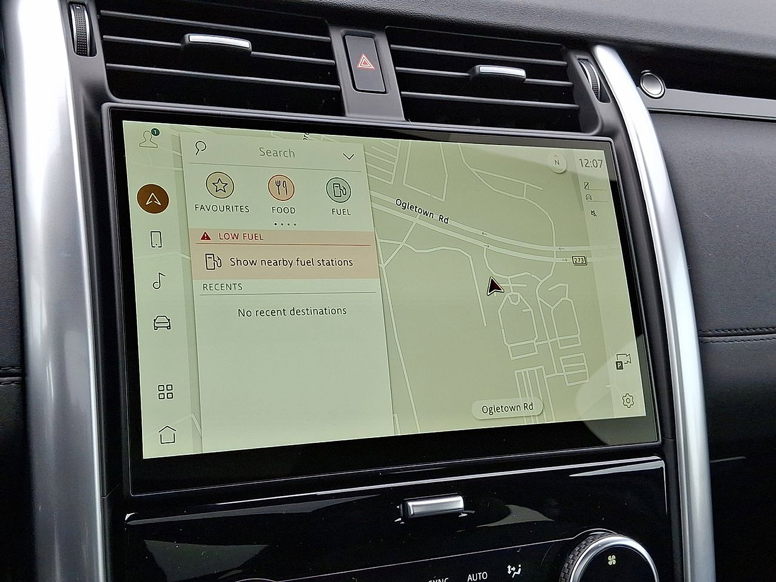 Certified 2025 Land Rover Discovery S image 22