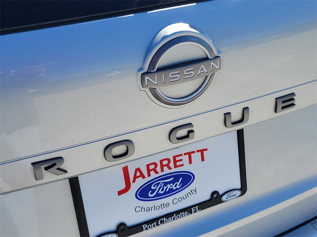 Used 2024 Nissan Rogue SV image 9