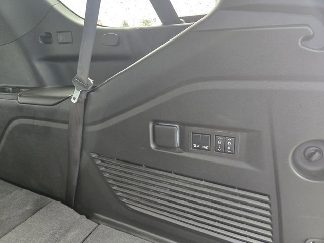 Used 2025 GMC Yukon Denali w/ Sun & Power Step Package AWD/4WD image 38